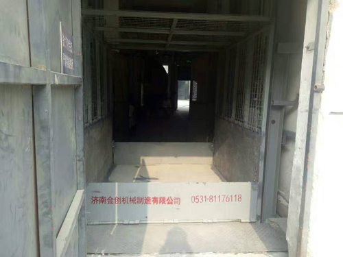 導軌式升降平台