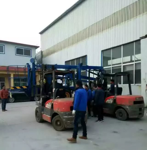 拖車折臂式升降平台