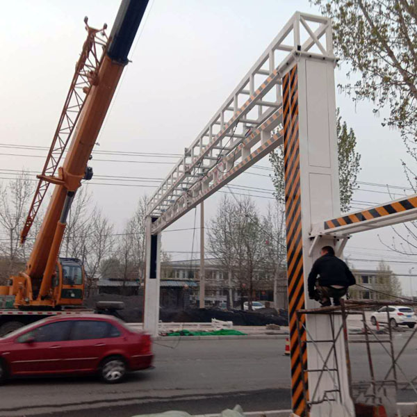 公路限高（gāo）架安裝現場