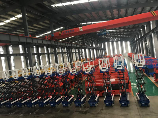 自行走液壓升降（jiàng）機
